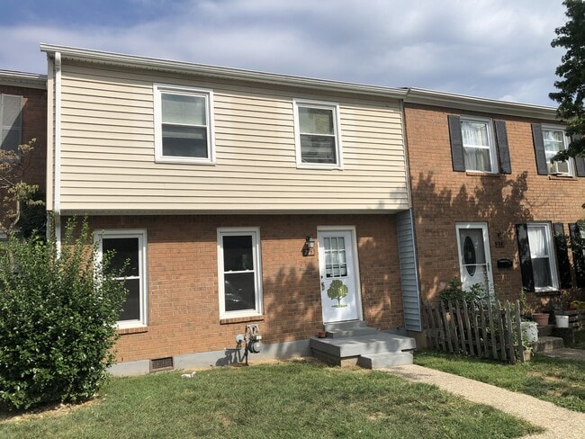 Building Photo - 205 Hedgewood Ct Rental
