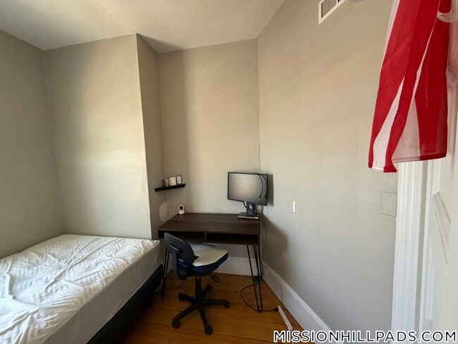Photo - 166 Hillside St Unidad 3