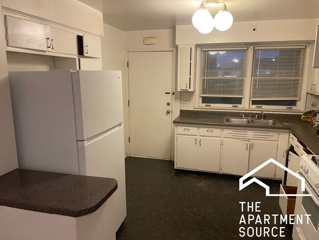 Building Photo - 7528 N Claremont Ave Unit 1