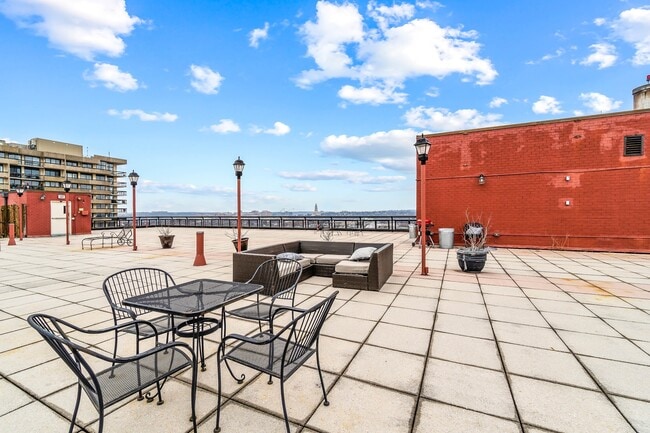 Photo - 801 N Pitt St